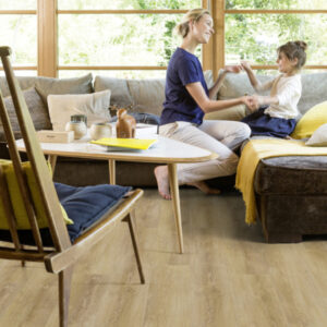 Wohnzimmer, skandinavischer Stil mit Bodenbelag aus der KollektionSenso Self-Adhesive Premium von Gerflor.
